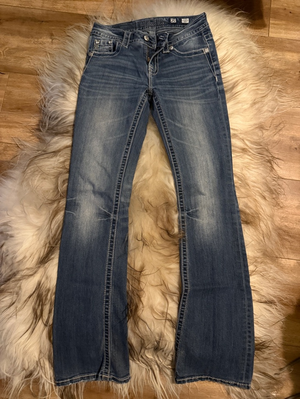 Miss Me Mid-Rise Bootcut Jeans in Faded Blue Wash